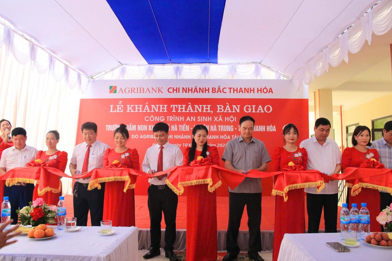 Agribank phát huy vai trò “Ngân hàng vì cộng đồng”, hướng tới an sinh xã hội- Ảnh 1. Agribank phát huy vai trò “Ngân hàng vì cộng đồng”, hướng tới an sinh xã hội- Ảnh 1.