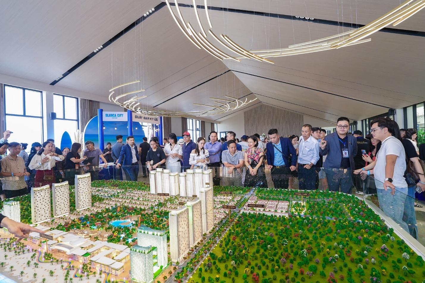 Blanca City: “Hành trình gặp lại thanh xuân trong thành phố tương lai”- Ảnh 1. Blanca City: “Hành trình gặp lại thanh xuân trong thành phố tương lai”- Ảnh 1.