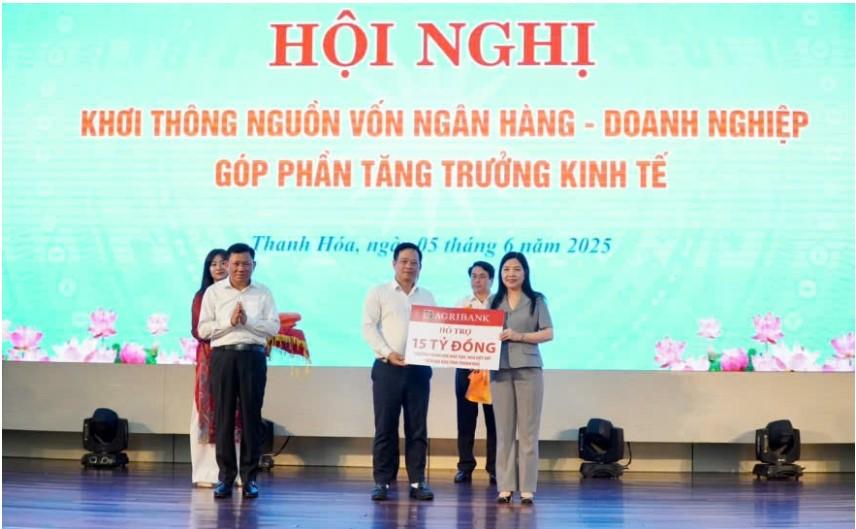 Agribank phát huy vai trò “Ngân hàng vì cộng đồng”, hướng tới an sinh xã hội- Ảnh 4. Agribank phát huy vai trò “Ngân hàng vì cộng đồng”, hướng tới an sinh xã hội- Ảnh 4.