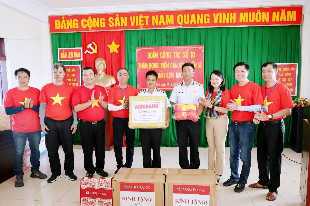 Agribank phát huy vai trò “Ngân hàng vì cộng đồng”, hướng tới an sinh xã hội- Ảnh 5. Agribank phát huy vai trò “Ngân hàng vì cộng đồng”, hướng tới an sinh xã hội- Ảnh 5.