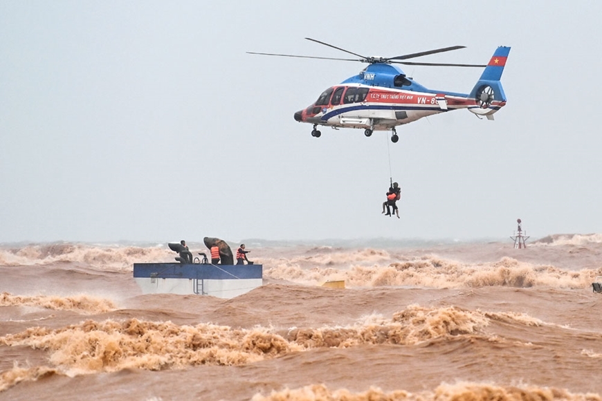 Toàn cảnh bão số 3 Wipha đổ bộ: Suy yếu khi vào đất liền vẫn gây mưa lớn, tăng nguy cơ lũ quét và sạt lở- Ảnh 50. Toàn cảnh bão số 3 Wipha đổ bộ: Suy yếu khi vào đất liền vẫn gây mưa lớn, tăng nguy cơ lũ quét và sạt lở- Ảnh 50.