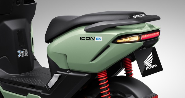 Xe máy điện giá mềm ở VN: Có xe vừa đi vừa sạc, xe VinFast giá chỉ 12 triệu, xe Honda không cần mua pin- Ảnh 4.