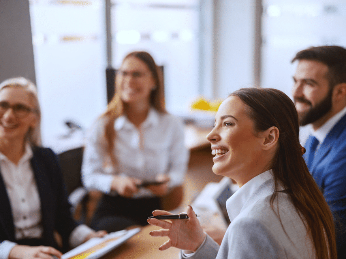 Khi sếp giao việc, người thường chỉ đáp “vâng ạ” hay “em làm ngay”, người EQ cao khéo léo ghi điểm trong mắt lãnh đạo bằng 7 câu này- Ảnh 1. Khi sếp giao việc, người thường chỉ đáp “vâng ạ” hay “em làm ngay”, người EQ cao khéo léo ghi điểm trong mắt lãnh đạo bằng 7 câu này- Ảnh 1.