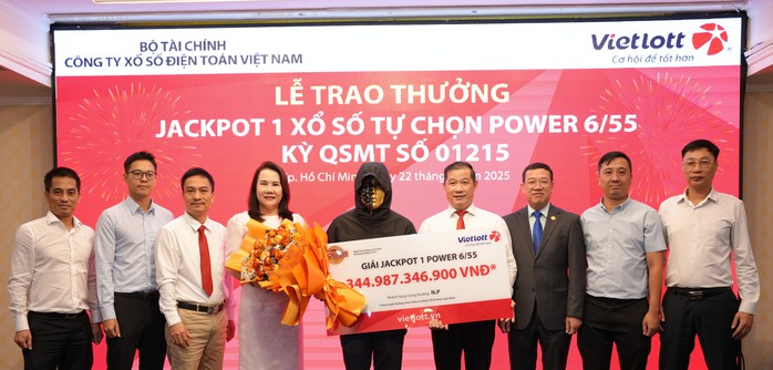 Người đàn ông ở TP HCM trúng Jackpot gần 345 tỉ đồng: “Vợ tôi nói rất yêu thương chồng”- Ảnh 1. Người đàn ông ở TP HCM trúng Jackpot gần 345 tỉ đồng: “Vợ tôi nói rất yêu thương chồng”- Ảnh 1.