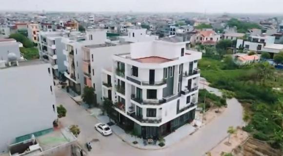 Tiền vệ Hoàng Đức 27 tuổi đã giàu sụ, ở nhà lầu lái xe sang, rộ tin hẹn hò với mẹ đơn thân mới gây sốt- Ảnh 1. Tiền vệ Hoàng Đức 27 tuổi đã giàu sụ, ở nhà lầu lái xe sang, rộ tin hẹn hò với mẹ đơn thân mới gây sốt- Ảnh 1.