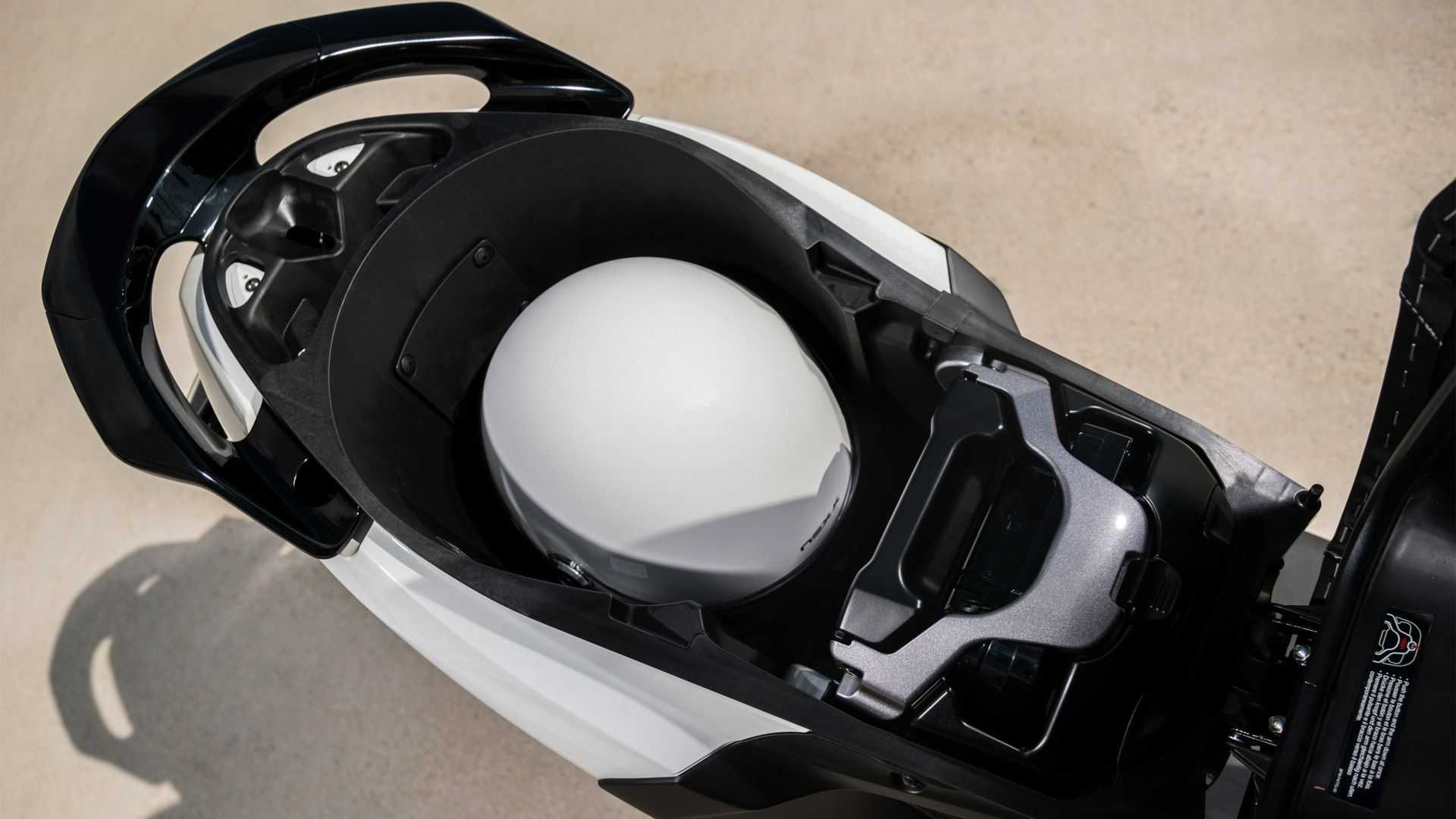 Ở Việt Nam có xe máy điện Nhật đang giảm trên 16 triệu: Lắp ráp ở Sóc Sơn, cũng xuất khẩu đi châu Âu- Ảnh 5. Ở Việt Nam có xe máy điện Nhật đang giảm trên 16 triệu: Lắp ráp ở Sóc Sơn, cũng xuất khẩu đi châu Âu- Ảnh 5.