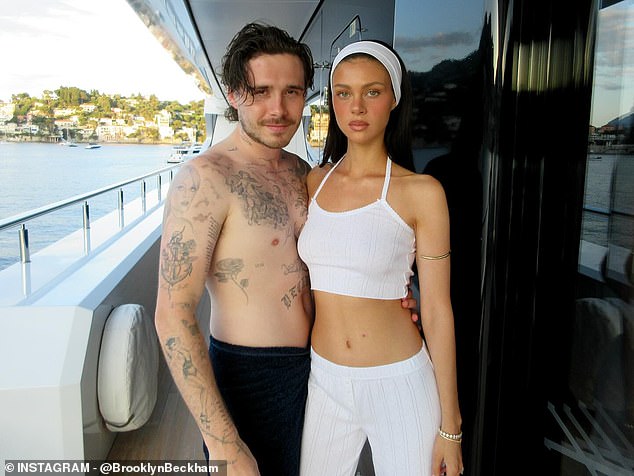 Cậu cả nhà Beckham khiến netizen Cậu cả nhà Beckham khiến netizen