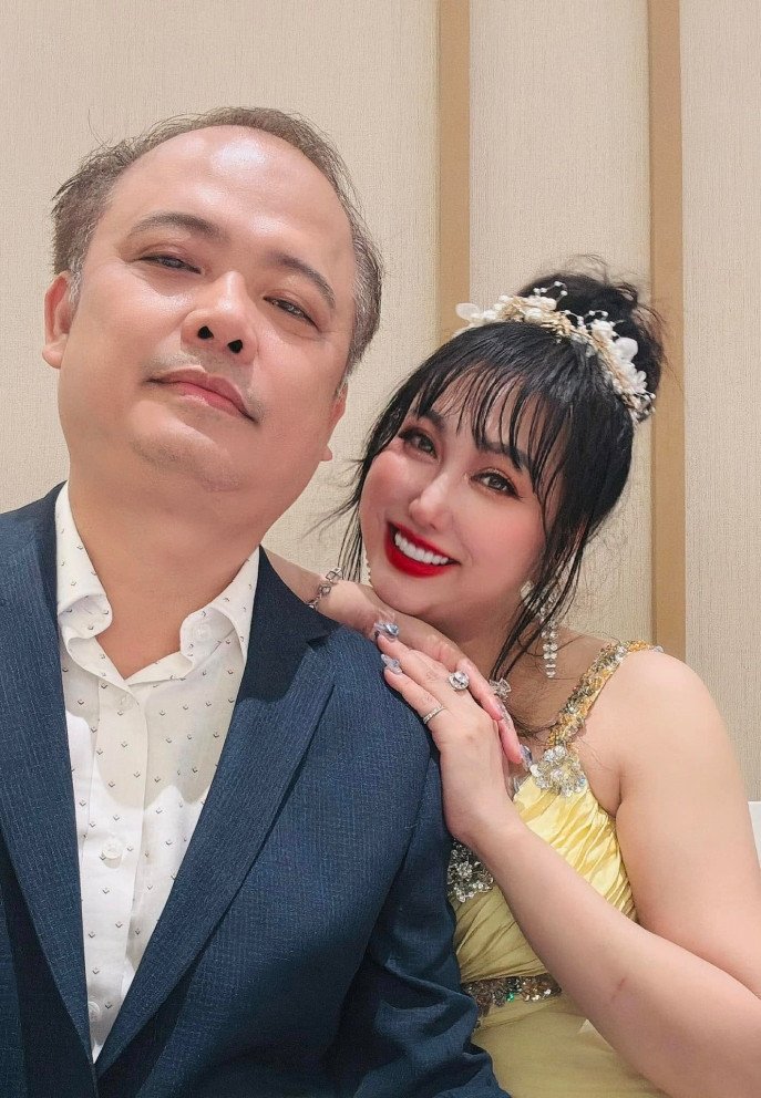 Nữ nghệ sĩ là mẹ đơn thân được đại gia yêu say đắm, đưa về ra mắt gia đình, thăm nhà máy 3 hécta- Ảnh 2. Nữ nghệ sĩ là mẹ đơn thân được đại gia yêu say đắm, đưa về ra mắt gia đình, thăm nhà máy 3 hécta- Ảnh 2.