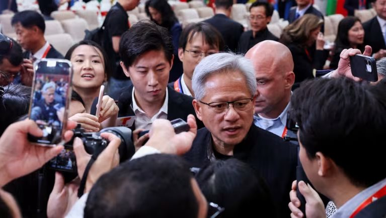 Jensen Huang vượt mặt Elon Musk và Tim Cook, trở thành biểu tượng CEO quyền lực nhất thế giới- Ảnh 2. Jensen Huang vượt mặt Elon Musk và Tim Cook, trở thành biểu tượng CEO quyền lực nhất thế giới- Ảnh 2.