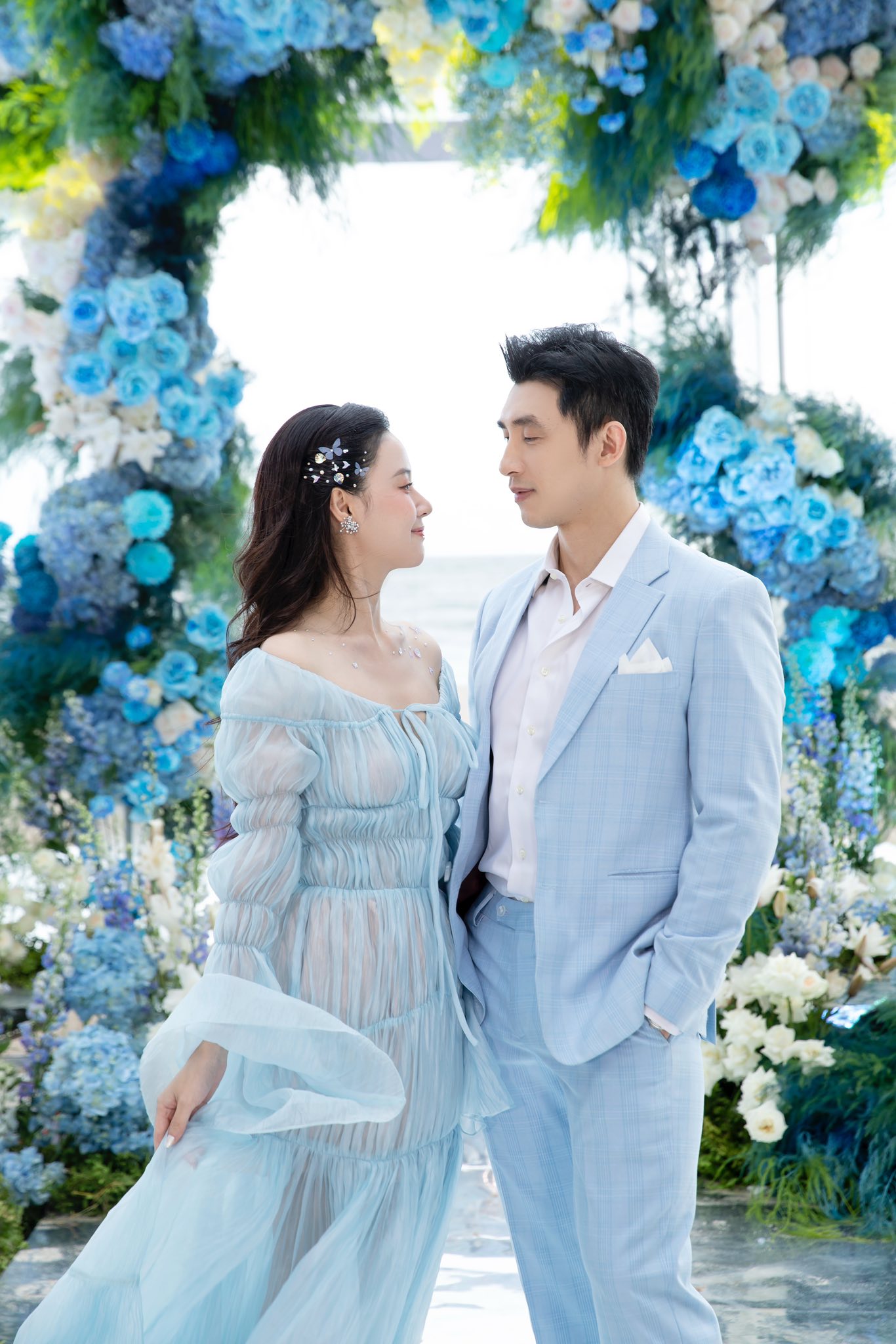 Người đẹp Vbiz làm dâu "đế chế nhựa" giàu sang bậc nhất Sài Gòn: Vẫn giàu có tự thân, chọn cách sống kín đáo nhưng đầy bản lĩnh- Ảnh 2. Người đẹp Vbiz làm dâu "đế chế nhựa" giàu sang bậc nhất Sài Gòn: Vẫn giàu có tự thân, chọn cách sống kín đáo nhưng đầy bản lĩnh- Ảnh 2.
