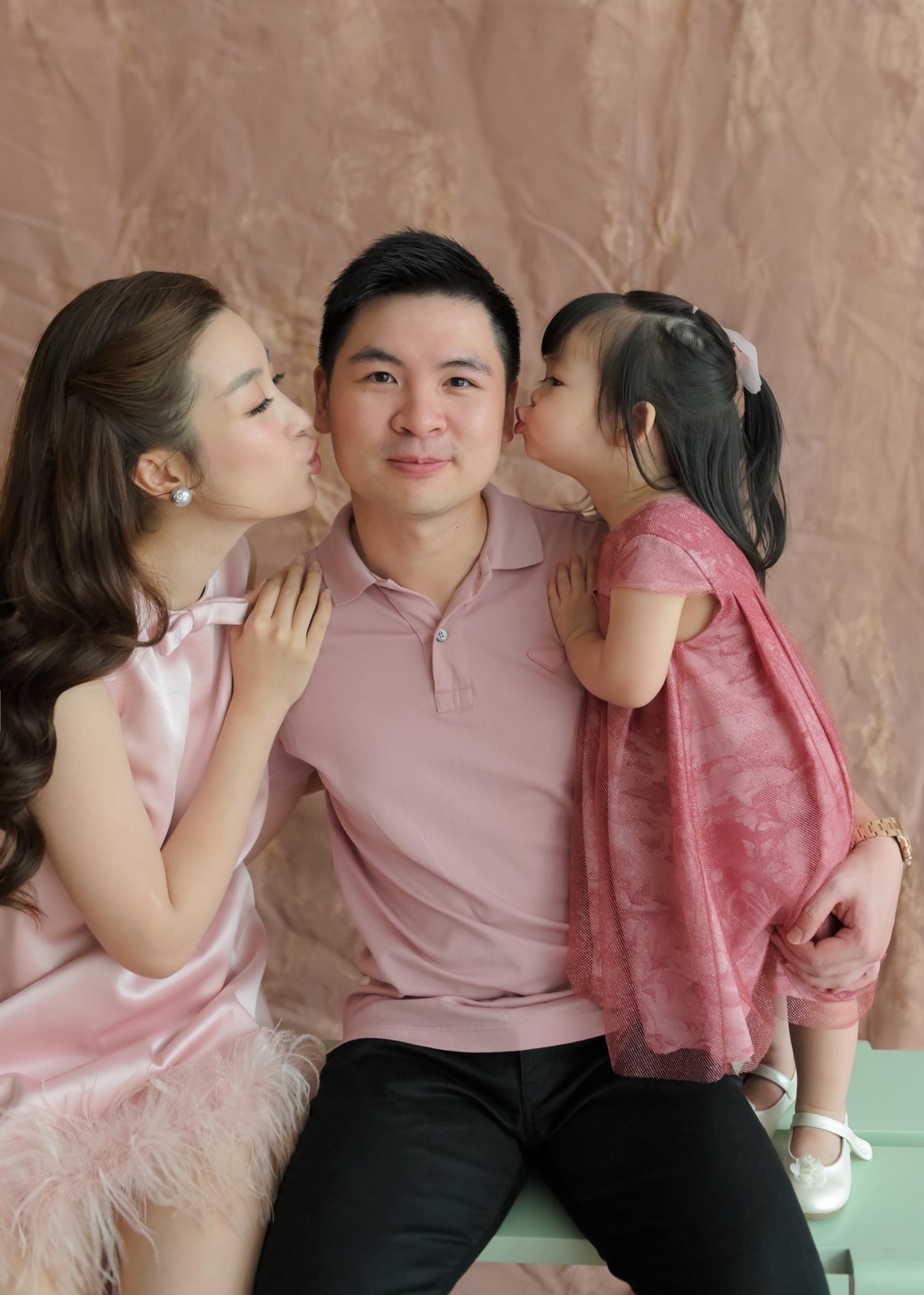 Đỗ Mỹ Linh khoe visual mẹ một con sáng bừng sân Hàng Đẫy, dâu hào môn nhà bầu Hiển cứ lộ diện là chiếm Đỗ Mỹ Linh khoe visual mẹ một con sáng bừng sân Hàng Đẫy, dâu hào môn nhà bầu Hiển cứ lộ diện là chiếm
