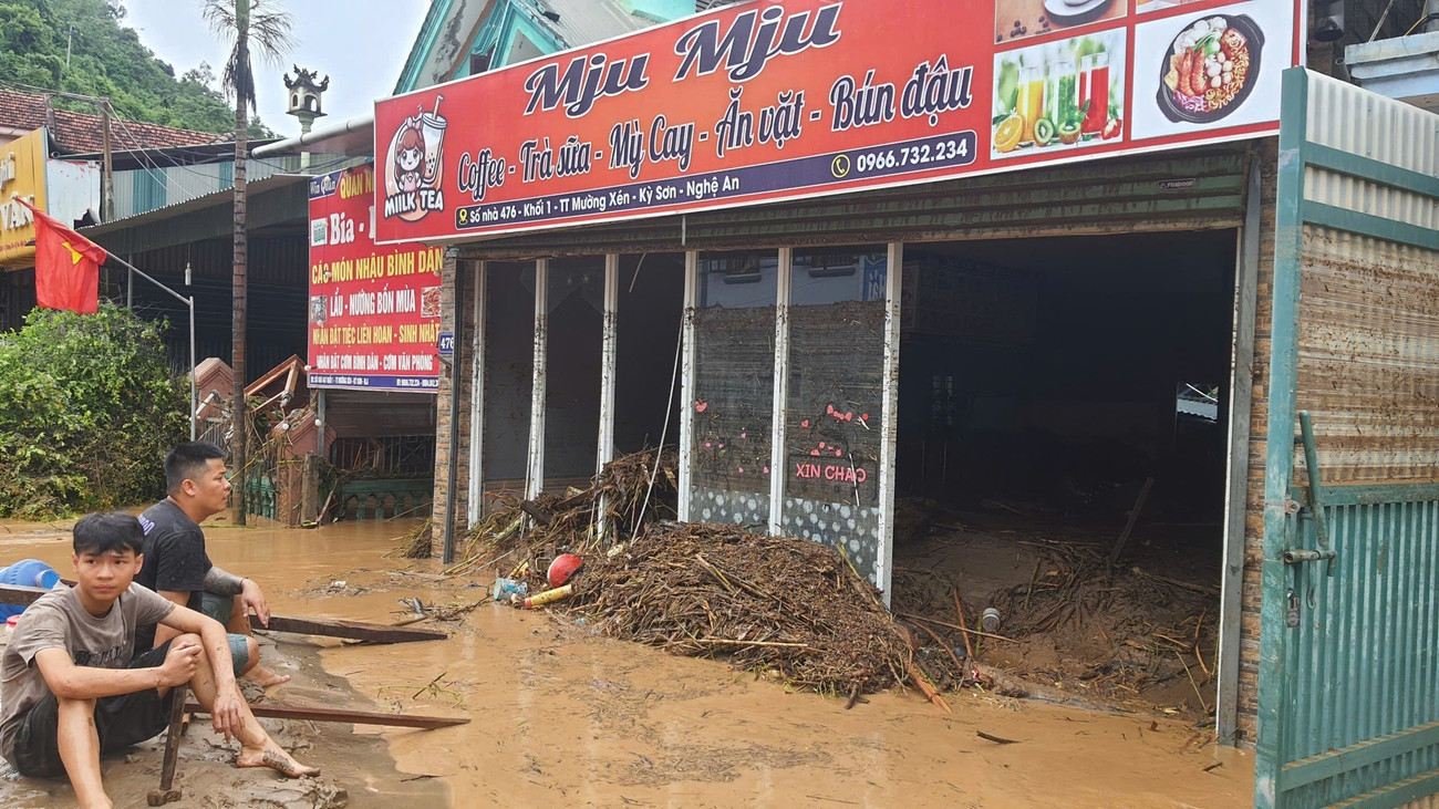 Những hình ảnh kinh hoàng trong trận lũ lịch sử ở miền Tây Nghệ An- Ảnh 15. Những hình ảnh kinh hoàng trong trận lũ lịch sử ở miền Tây Nghệ An- Ảnh 15.