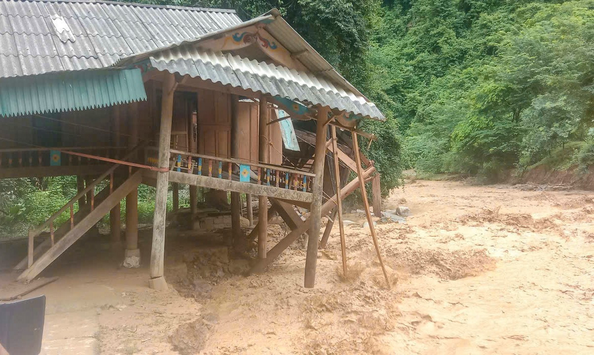 Những hình ảnh kinh hoàng trong trận lũ lịch sử ở miền Tây Nghệ An- Ảnh 16. Những hình ảnh kinh hoàng trong trận lũ lịch sử ở miền Tây Nghệ An- Ảnh 16.
