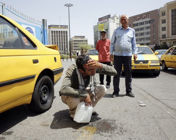 Iran: Nhiệt độ đạt đỉnh 50°C, nhiều hồ chứa nước cạn kiệt- Ảnh 1. Iran: Nhiệt độ đạt đỉnh 50°C, nhiều hồ chứa nước cạn kiệt- Ảnh 1.