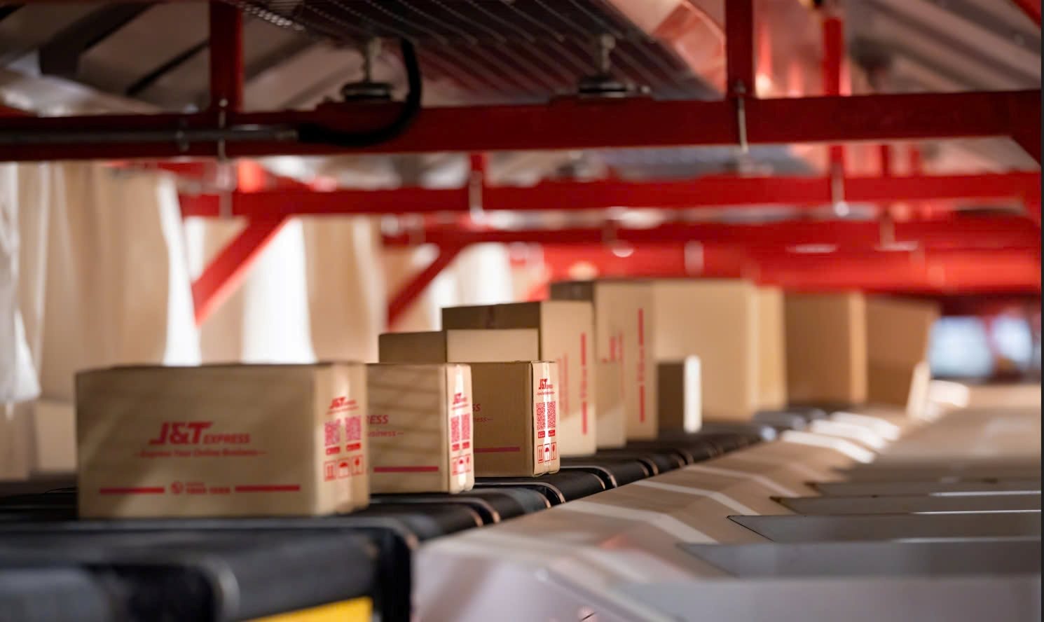 Yếu tố quyết định việc vận chuyển thiết bị công nghệ cao đến tay khách hàng nhanh chóng và suôn sẻ- Ảnh 4. Yếu tố quyết định việc vận chuyển thiết bị công nghệ cao đến tay khách hàng nhanh chóng và suôn sẻ- Ảnh 4.
