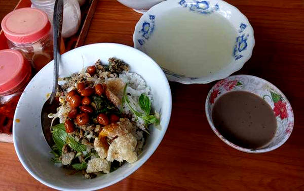 Khách Tây trầm trồ trước đặc sản "cho người nghèo" ở Huế, nhận xét: Ấn tượng với nguyên liệu trong đây- Ảnh 7.