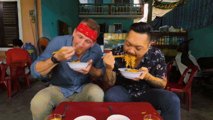 Khách Tây trầm trồ trước đặc sản "cho người nghèo" ở Huế, nhận xét: Ấn tượng với nguyên liệu trong đây- Ảnh 1.