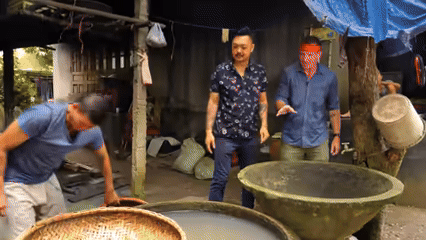 Khách Tây trầm trồ trước đặc sản "cho người nghèo" ở Huế, nhận xét: Ấn tượng với nguyên liệu trong đây- Ảnh 6.