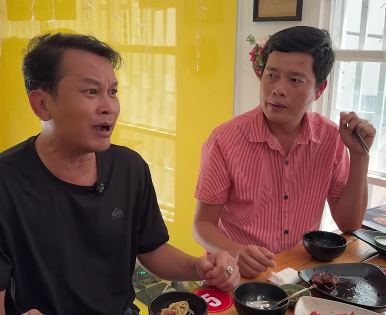 Nam NSND mở nhà hàng mặt tiền TP.HCM nhưng ế ẩm, phải lấy tiền đi diễn bù lỗ- Ảnh 2. Nam NSND mở nhà hàng mặt tiền TP.HCM nhưng ế ẩm, phải lấy tiền đi diễn bù lỗ- Ảnh 2.