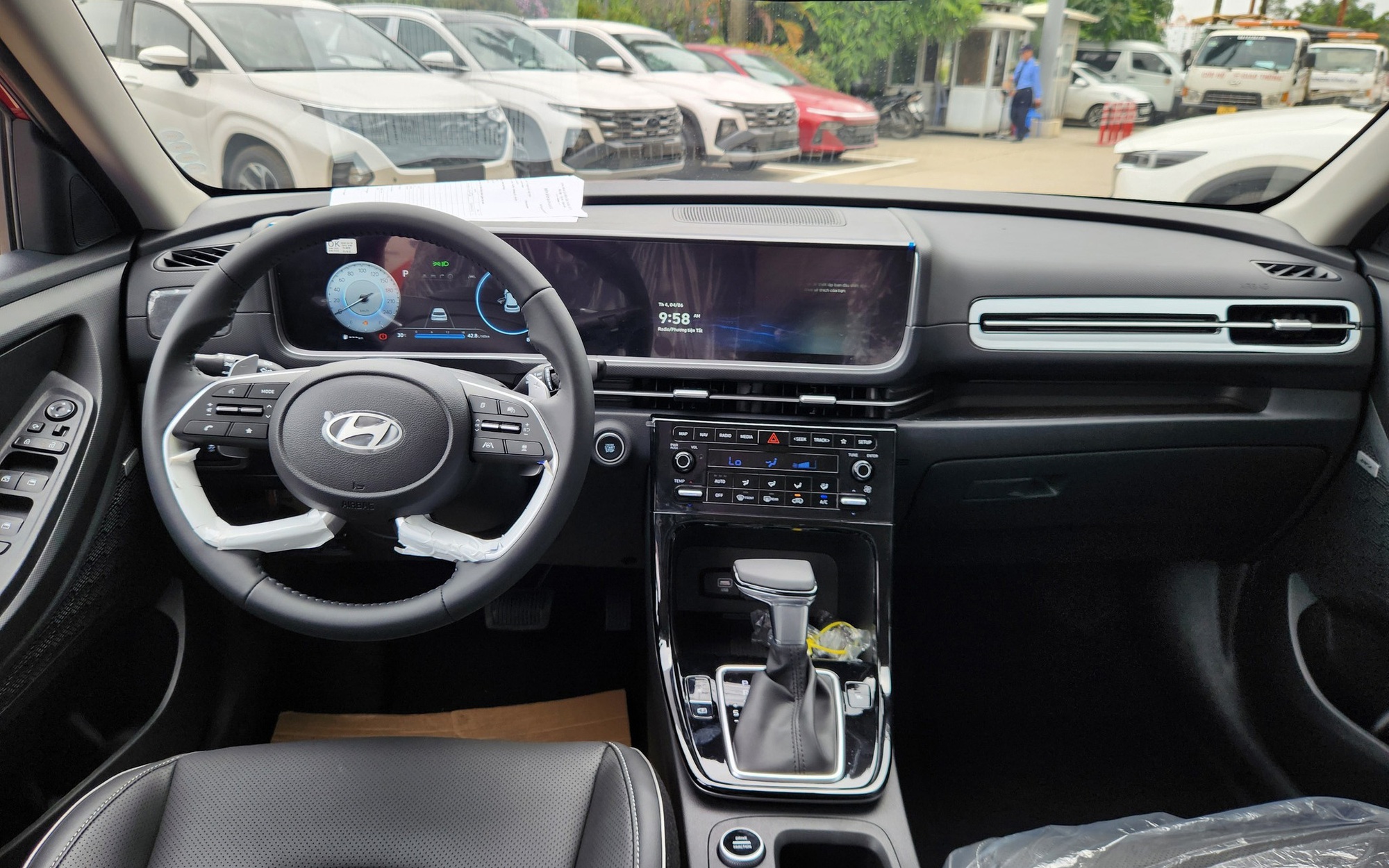 Hyundai Creta 2025 giảm giá mạnh tại đại lý: Bản 'base' còn hơn 564 triệu đồng, kịch sàn giá nhóm xe Nhật, Hàn cùng phân khúc- Ảnh 7. Hyundai Creta 2025 giảm giá mạnh tại đại lý: Bản 'base' còn hơn 564 triệu đồng, kịch sàn giá nhóm xe Nhật, Hàn cùng phân khúc- Ảnh 7.