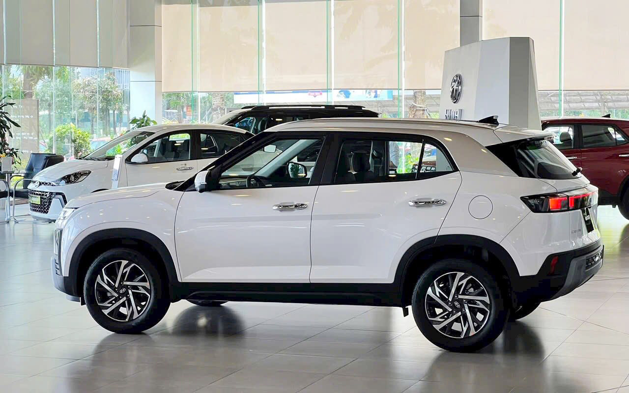 Hyundai Creta 2025 giảm giá mạnh tại đại lý: Bản 'base' còn hơn 564 triệu đồng, kịch sàn giá nhóm xe Nhật, Hàn cùng phân khúc- Ảnh 3. Hyundai Creta 2025 giảm giá mạnh tại đại lý: Bản 'base' còn hơn 564 triệu đồng, kịch sàn giá nhóm xe Nhật, Hàn cùng phân khúc- Ảnh 3.