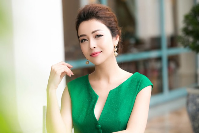 Mẹ chồng 1 nàng Hậu Việt đã giàu sụ còn học hành quá đỉnh: Xem liệt kê thành tích mà choáng!- Ảnh 1. Mẹ chồng 1 nàng Hậu Việt đã giàu sụ còn học hành quá đỉnh: Xem liệt kê thành tích mà choáng!- Ảnh 1.