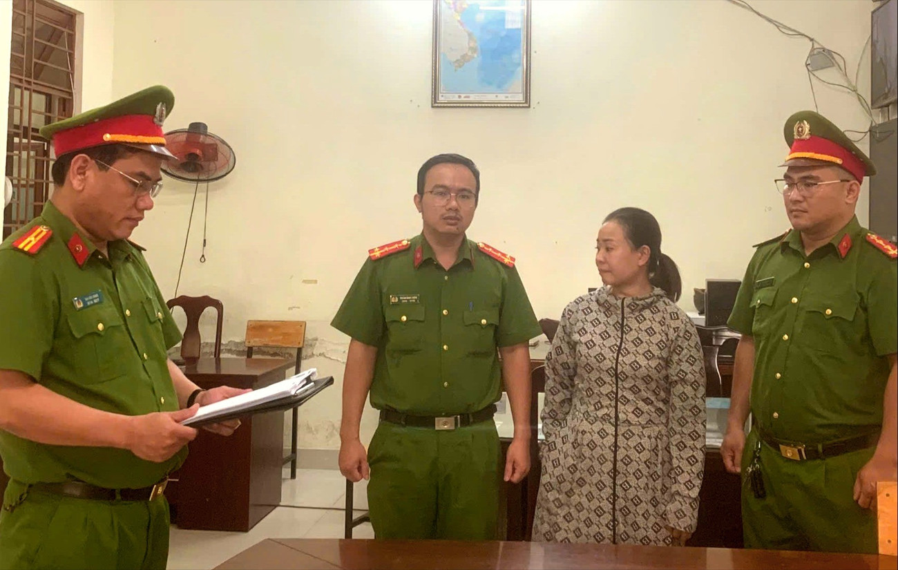 Lừa đảo xin cấp sổ đỏ, cầm tiền bỏ trốn- Ảnh 1. Lừa đảo xin cấp sổ đỏ, cầm tiền bỏ trốn- Ảnh 1.