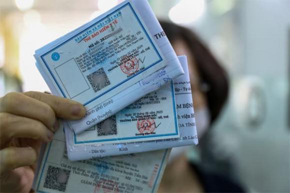 Mức đóng BHYT hộ gia đình thay đổi: Người thứ 5 trở đi đóng ra sao?- Ảnh 1. Mức đóng BHYT hộ gia đình thay đổi: Người thứ 5 trở đi đóng ra sao?- Ảnh 1.