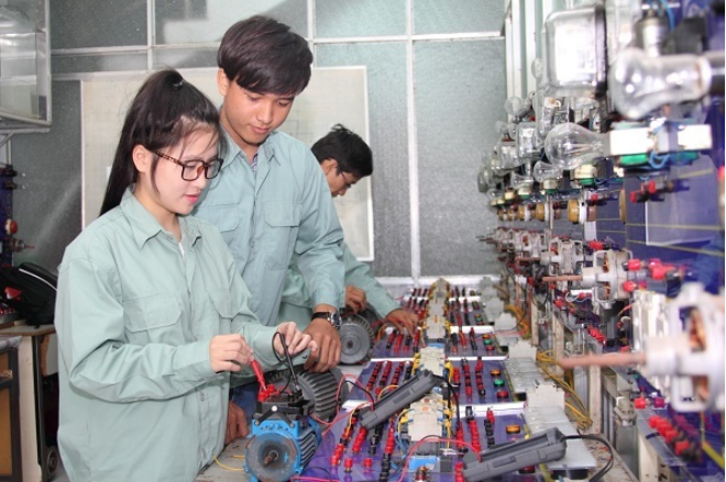 Nhóm ngành học cực hot nhưng thiếu nhiều nhân lực chất lượng cao: Bộ GDĐT đề xuất trợ cấp 3,6 triệu/tháng, loạt trường đại học giảm học phí để hút nhân tài- Ảnh 1. Nhóm ngành học cực hot nhưng thiếu nhiều nhân lực chất lượng cao: Bộ GDĐT đề xuất trợ cấp 3,6 triệu/tháng, loạt trường đại học giảm học phí để hút nhân tài- Ảnh 1.
