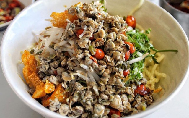 Khách Tây trầm trồ trước đặc sản "cho người nghèo" ở Huế, nhận xét: Ấn tượng với nguyên liệu trong đây- Ảnh 2.