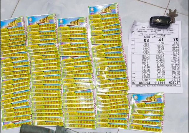 Đại lý đổi thưởng 107 tờ trúng số, có người trúng 28 tờ: Tổng số tiền khiến số đông tò mò- Ảnh 1.