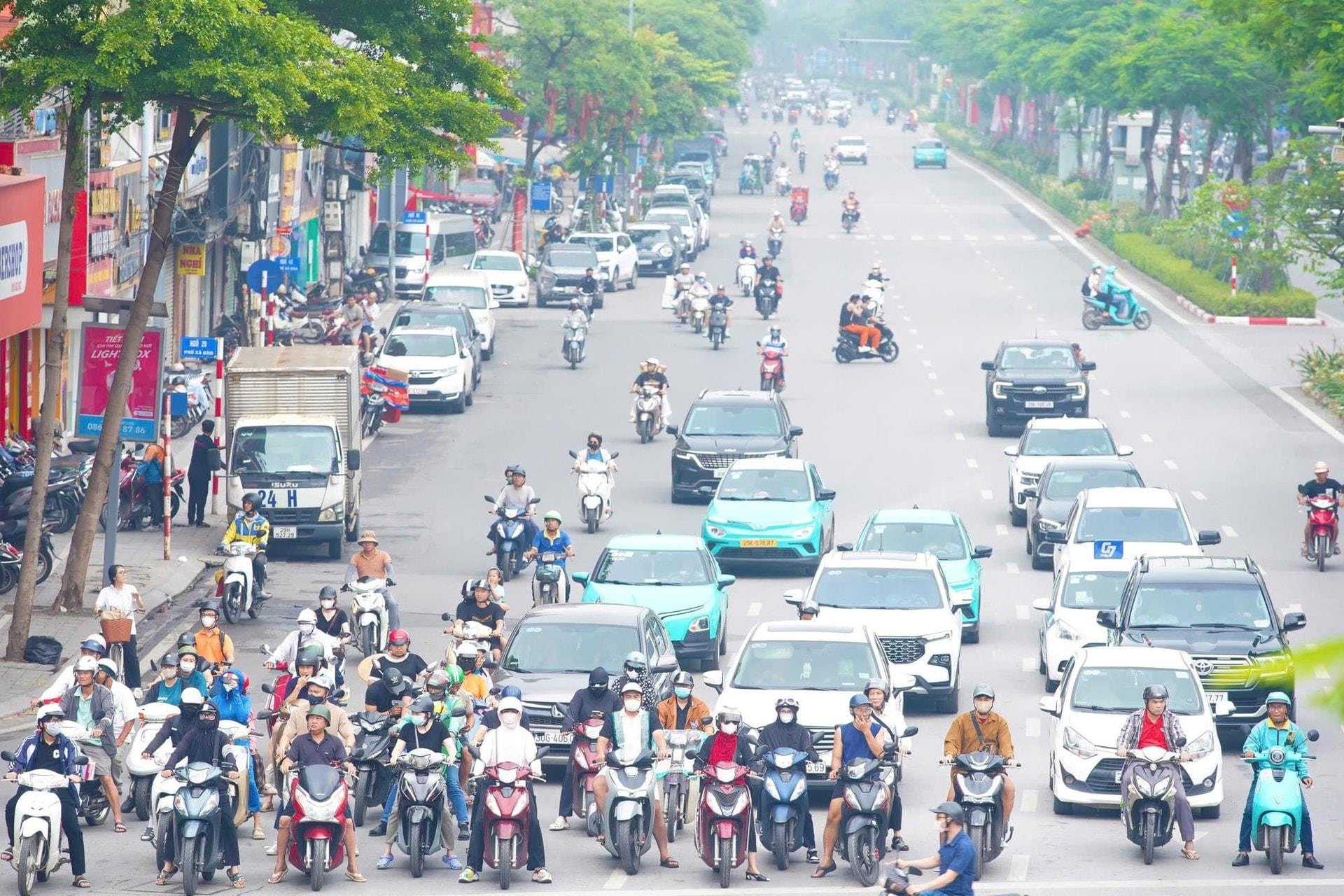 Lãnh đạo Hà Nội tiết lộ: Nhiều doanh nghiệp đã sẵn sàng chính sách riêng hỗ trợ chuyển đổi xe máy xăng sang xe điện- Ảnh 1.