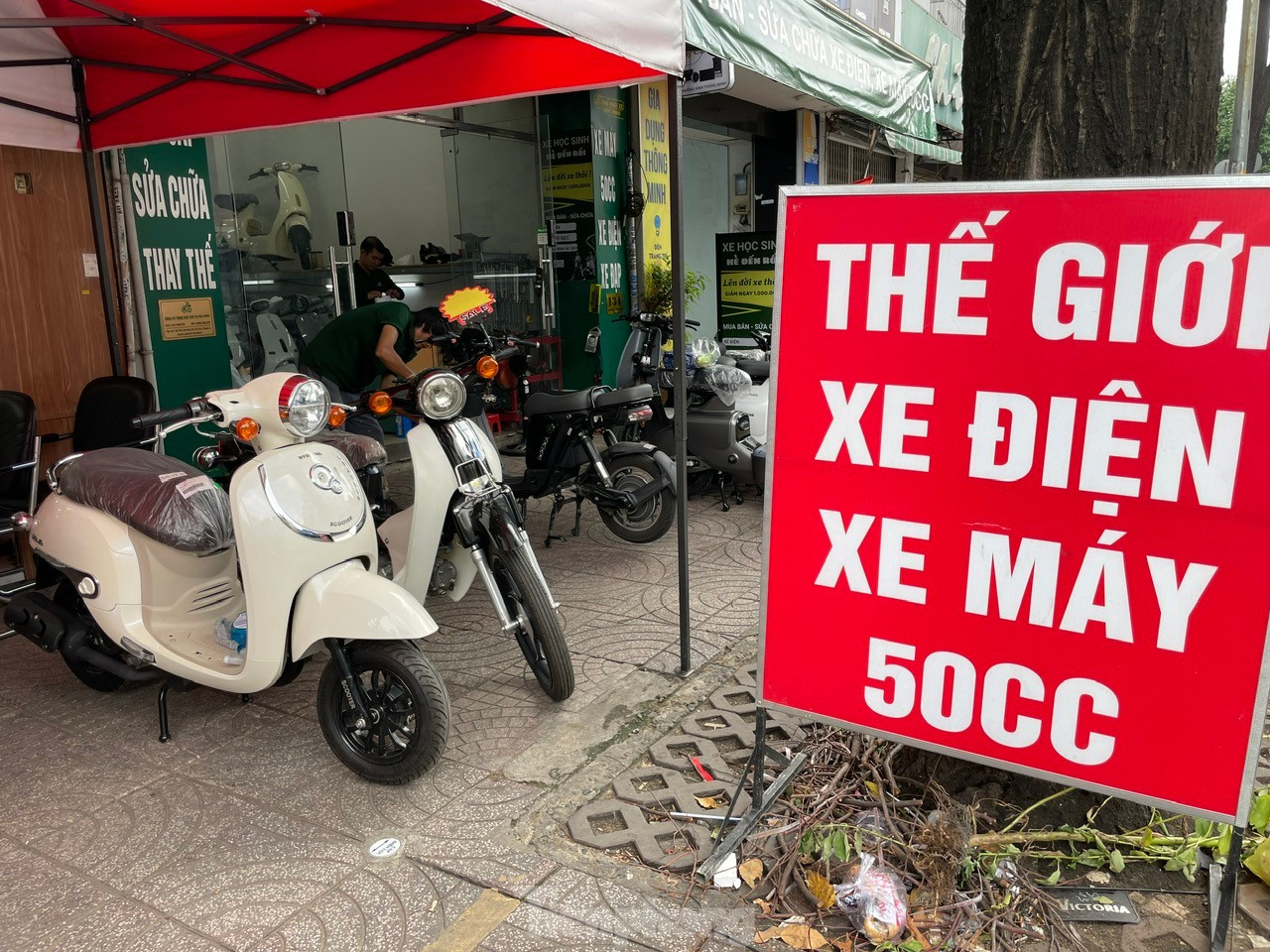 Thị trường xe điện TPHCM 'nóng' từng ngày- Ảnh 2. Thị trường xe điện TPHCM 'nóng' từng ngày- Ảnh 2.