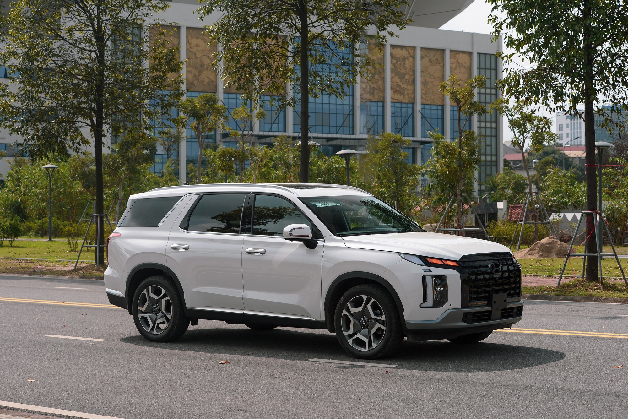 Trải nghiệm Hyundai Palisade giá từ 1,3 tỷ: SUV cỡ lớn, êm và lịch lãm cho doanh nhân- Ảnh 1. Trải nghiệm Hyundai Palisade giá từ 1,3 tỷ: SUV cỡ lớn, êm và lịch lãm cho doanh nhân- Ảnh 1.