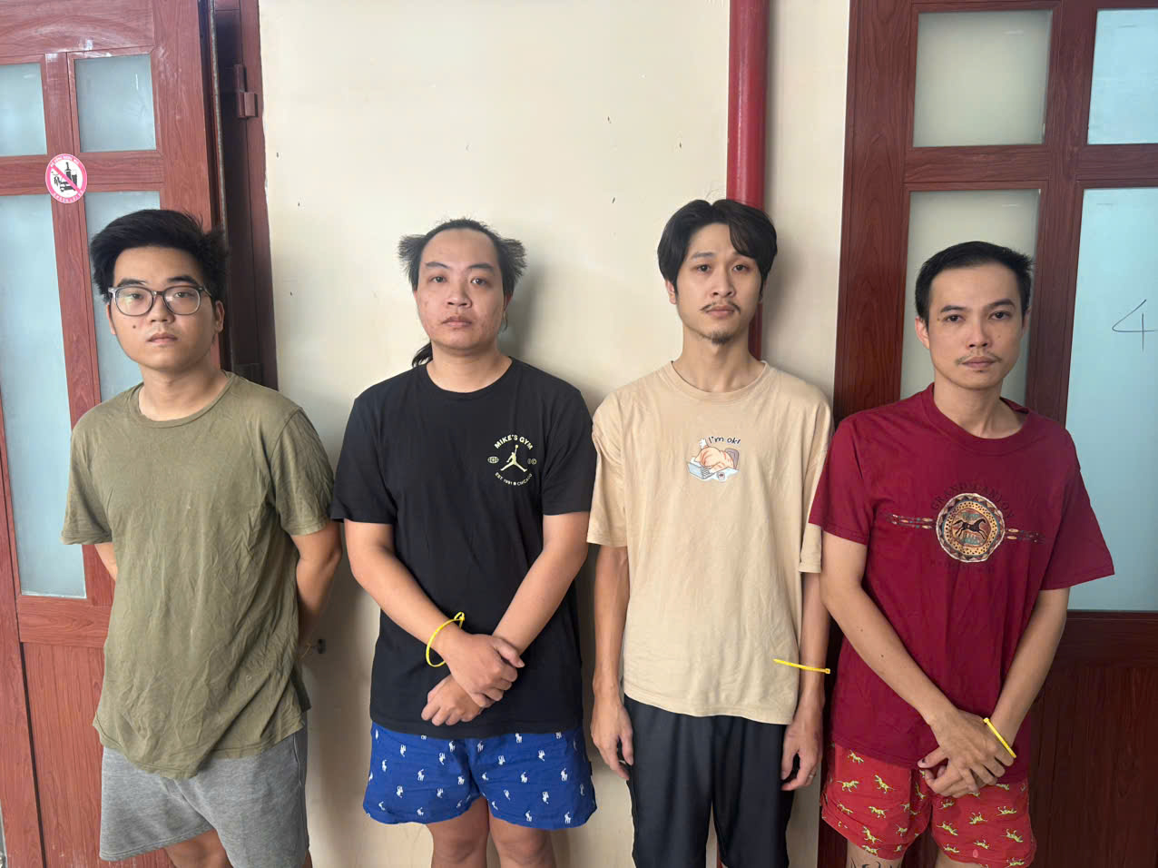Triệt phá đường đây mua bán, tổ chức sử dụng ma túy do nhà thiết kế Nguyễn Công Trí và đồng phạm thực hiện- Ảnh 4. Triệt phá đường đây mua bán, tổ chức sử dụng ma túy do nhà thiết kế Nguyễn Công Trí và đồng phạm thực hiện- Ảnh 4.