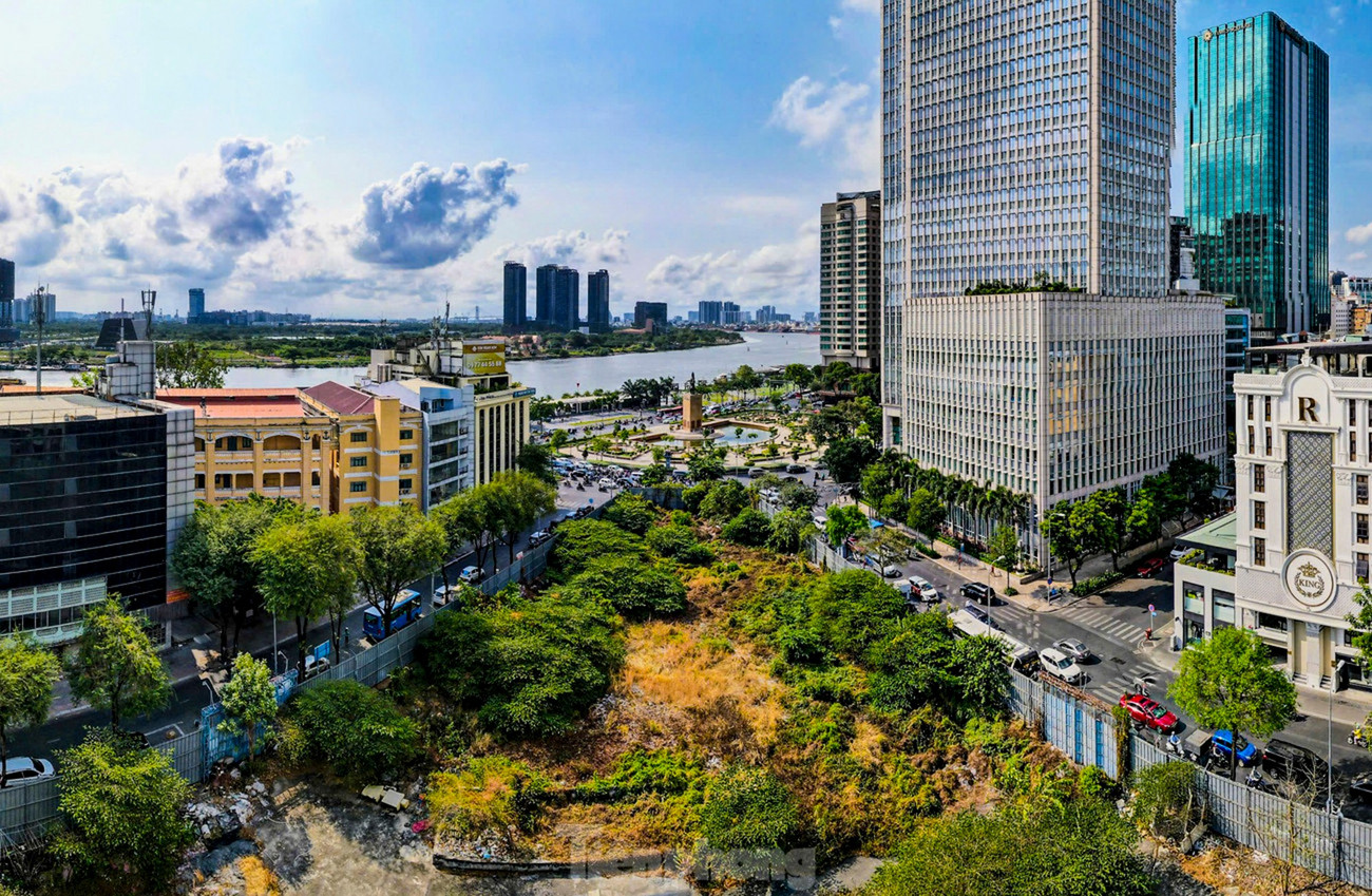 Cận cảnh 2 khu 'đất vàng' ở phường đắt đỏ nhất TPHCM được xin làm bãi gửi xe, tạo mảng xanh- Ảnh 5.