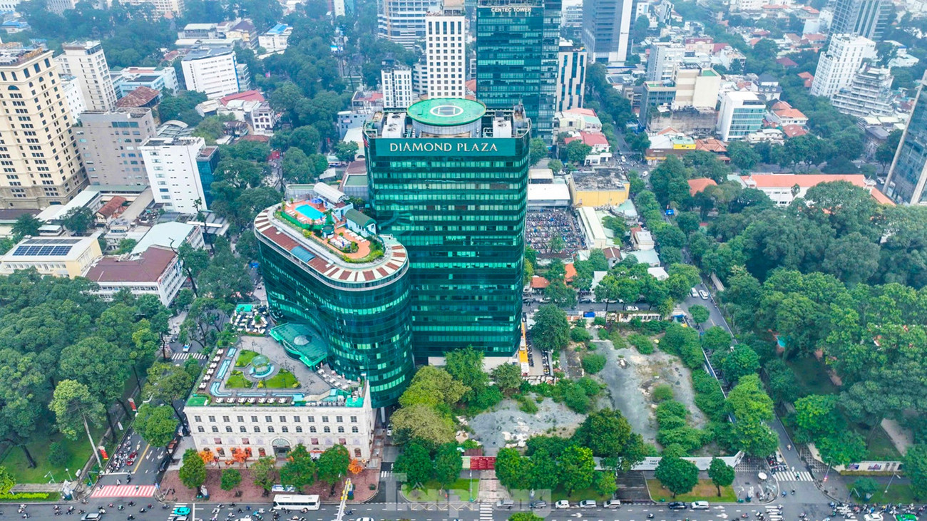Cận cảnh 2 khu 'đất vàng' ở phường đắt đỏ nhất TPHCM được xin làm bãi gửi xe, tạo mảng xanh- Ảnh 9.