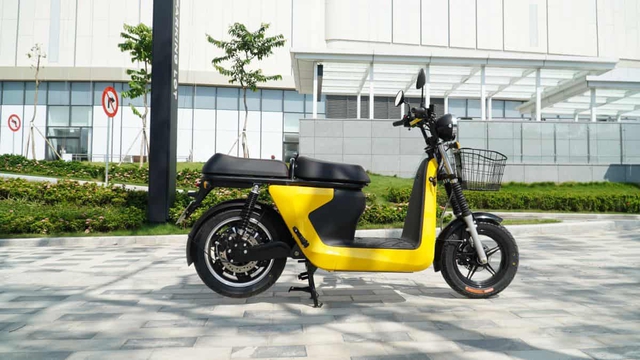 4 mẫu xe máy điện ngang giá Vision đáng lựa chọn nhất hiện nay: Có mẫu 'đi mãi' vẫn an tâm vì sẵn pin- Ảnh 2. 4 mẫu xe máy điện ngang giá Vision đáng lựa chọn nhất hiện nay: Có mẫu 'đi mãi' vẫn an tâm vì sẵn pin- Ảnh 2.
