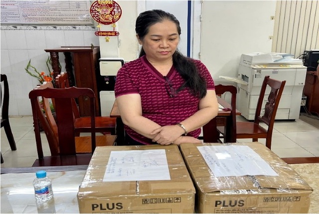 Bắt tạm giam và khám xét nơi ở của trưởng phòng công chứng Huỳnh Thị Liêm- Ảnh 2. Bắt tạm giam và khám xét nơi ở của trưởng phòng công chứng Huỳnh Thị Liêm- Ảnh 2.