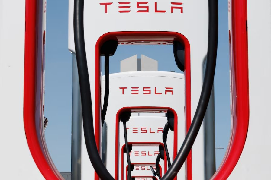 ‘Chúng ta có thể gặp khó khăn’: Elon Musk ngậm ngùi khi doanh số Tesla lao dốc quý thứ 2 liên tiếp, hãng xe điện chẳng có gì để khoe ngoài tài sản tiền số- Ảnh 4.