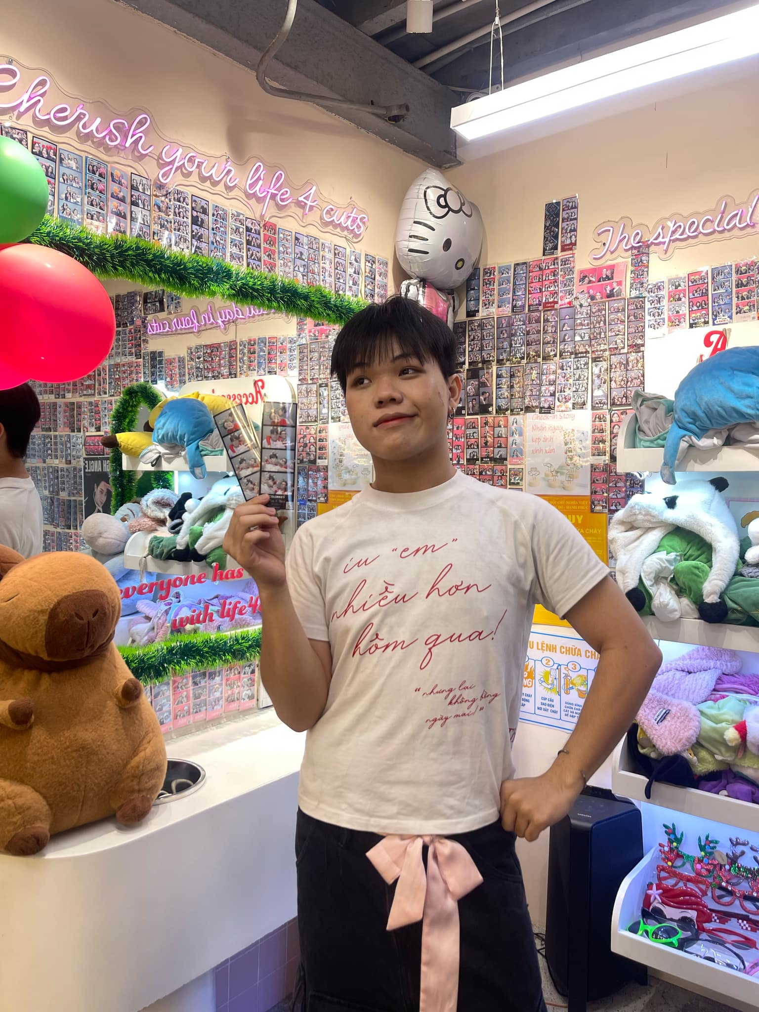 Cơn sốt photobooth quay trở lại và càn quét khắp nơi: Có nơi 150k/ảnh, xếp hàng đợi 8 tiếng vẫn khiến giới trẻ phát cuồng- Ảnh 1. Cơn sốt photobooth quay trở lại và càn quét khắp nơi: Có nơi 150k/ảnh, xếp hàng đợi 8 tiếng vẫn khiến giới trẻ phát cuồng- Ảnh 1.