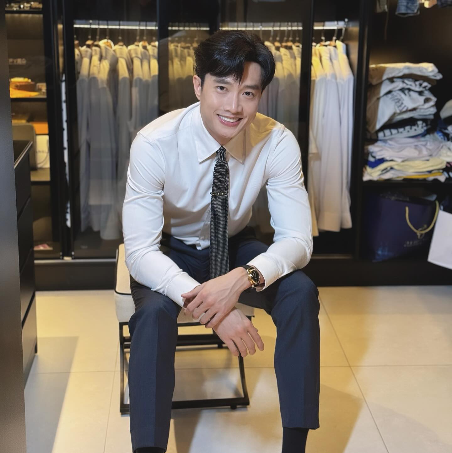 Quốc Trường ngầm đáp trả sau khi lộ cả loạt ảnh và video tình tứ sát rạt bên các mỹ nhân- Ảnh 2. Quốc Trường ngầm đáp trả sau khi lộ cả loạt ảnh và video tình tứ sát rạt bên các mỹ nhân- Ảnh 2.