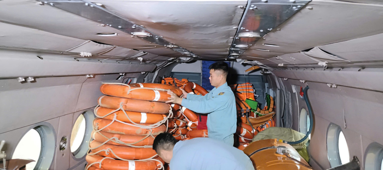 Mi - 171 của Trung đoàn Không quân 916 thực hiện nhiệm vụ thả hàng cứu trợ tại Nghệ An- Ảnh 5.