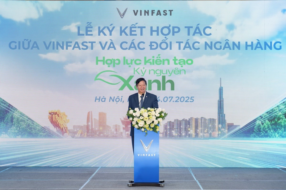 Vinfast và 12 ngân hàng, tổ chức tài chính chung tay hỗ trợ người dân Hà Nội chuyển sang xe điện- Ảnh 1. Vinfast và 12 ngân hàng, tổ chức tài chính chung tay hỗ trợ người dân Hà Nội chuyển sang xe điện- Ảnh 1.