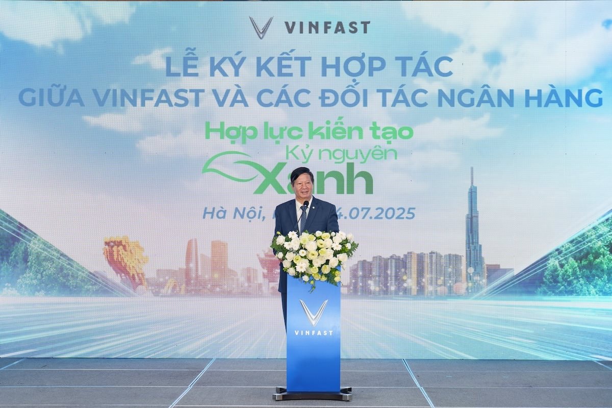 Người mua ô tô VinFast đăng ký biển Hà Nội sắp nhận loạt ưu đãi từ Vingroup và 12 đối tác tài chính- Ảnh 1. Người mua ô tô VinFast đăng ký biển Hà Nội sắp nhận loạt ưu đãi từ Vingroup và 12 đối tác tài chính- Ảnh 1.