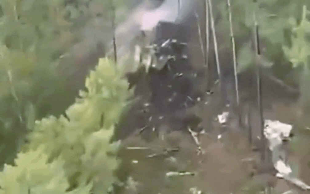 Cập nhật vụ máy bay chở 49 người mất tích: Đã tìm thấy mảnh vỡ giữa rừng, không còn dấu hiệu của sự sống- Ảnh 3.