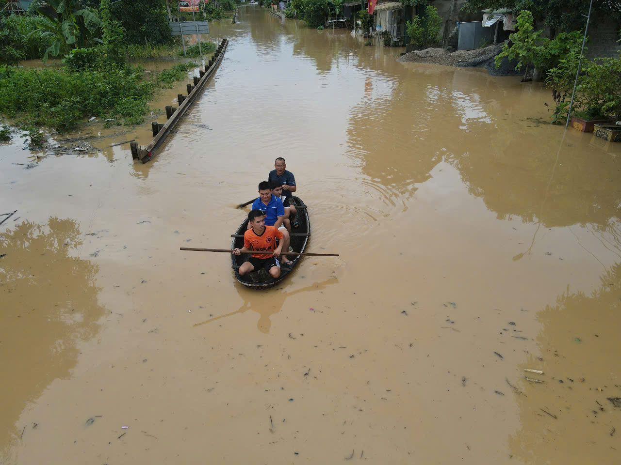 Nhiều bản bị cô lập, chưa tiếp cận được do mưa lũ- Ảnh 2.