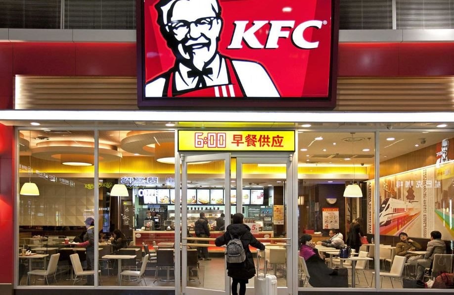 'Vua gà' KFC: Mở 10.000 cửa hàng tại thị trường tỷ dân, CEO dành hàng giờ quan sát cách khách ăn uống- Ảnh 1. 'Vua gà' KFC: Mở 10.000 cửa hàng tại thị trường tỷ dân, CEO dành hàng giờ quan sát cách khách ăn uống- Ảnh 1.
