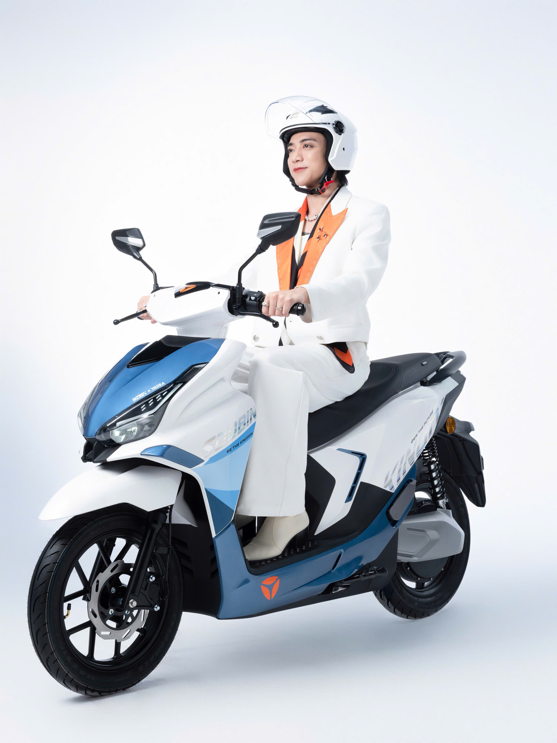 photo-1753344068239 photo-1753344068239