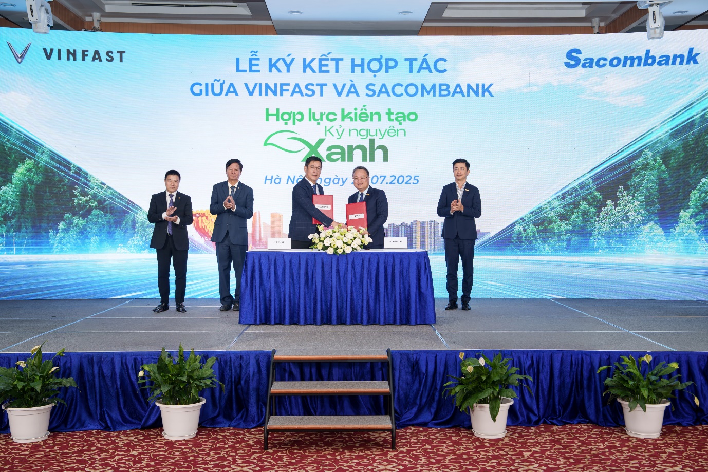 Sở hữu ngay xe điện với lãi suất cho vay hấp dẫn từ Sacombank- Ảnh 1. Sở hữu ngay xe điện với lãi suất cho vay hấp dẫn từ Sacombank- Ảnh 1.
